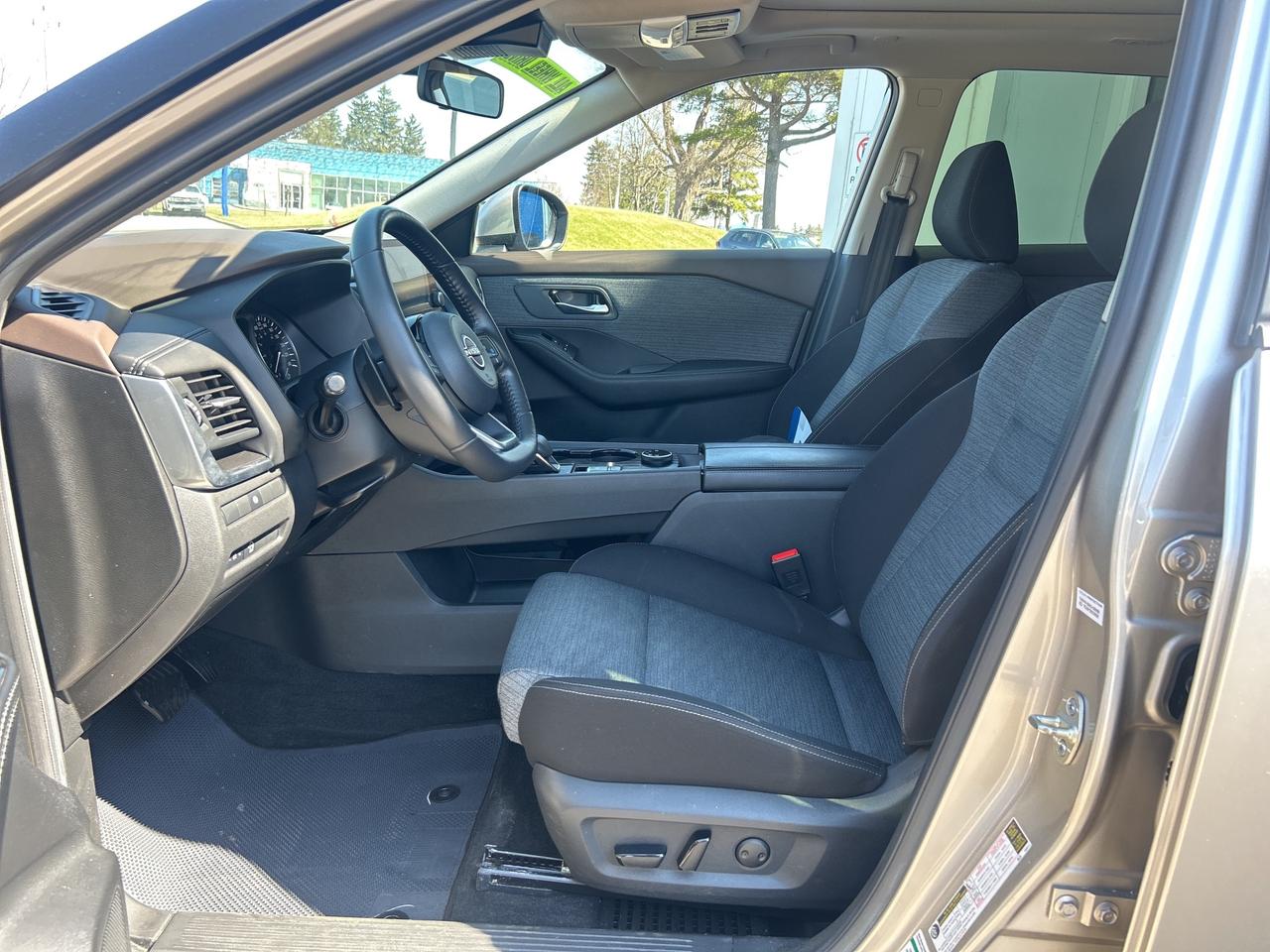 2023 Nissan Rogue SV MOONROOF Photo