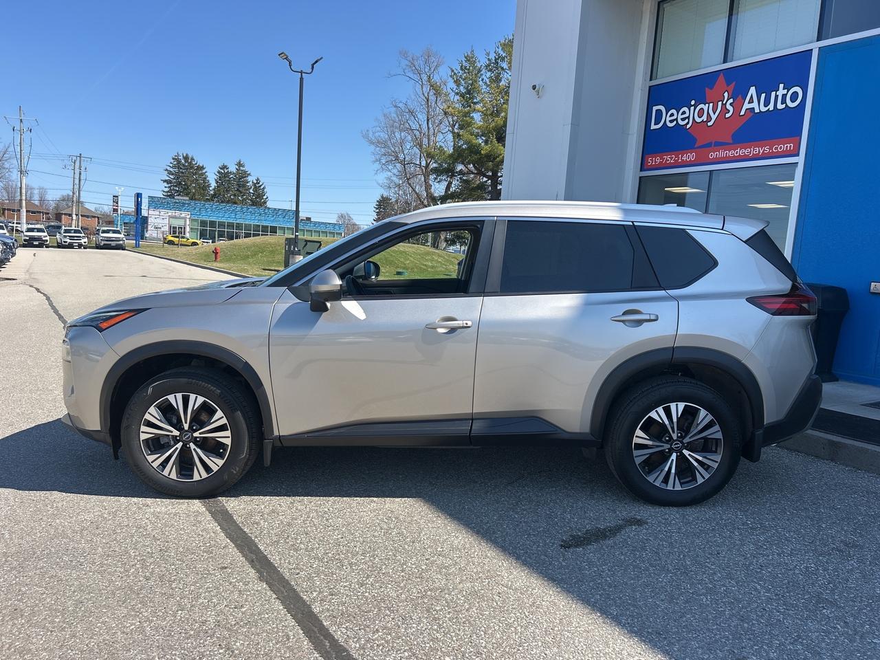 2023 Nissan Rogue SV MOONROOF Photo