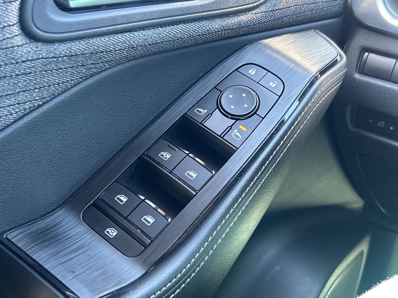 2023 Nissan Rogue SV MOONROOF Photo