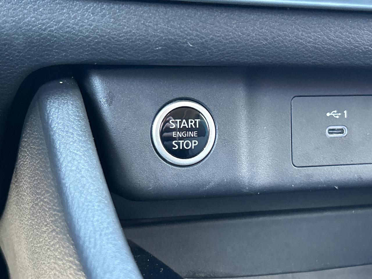 2023 Nissan Rogue SV MOONROOF Photo