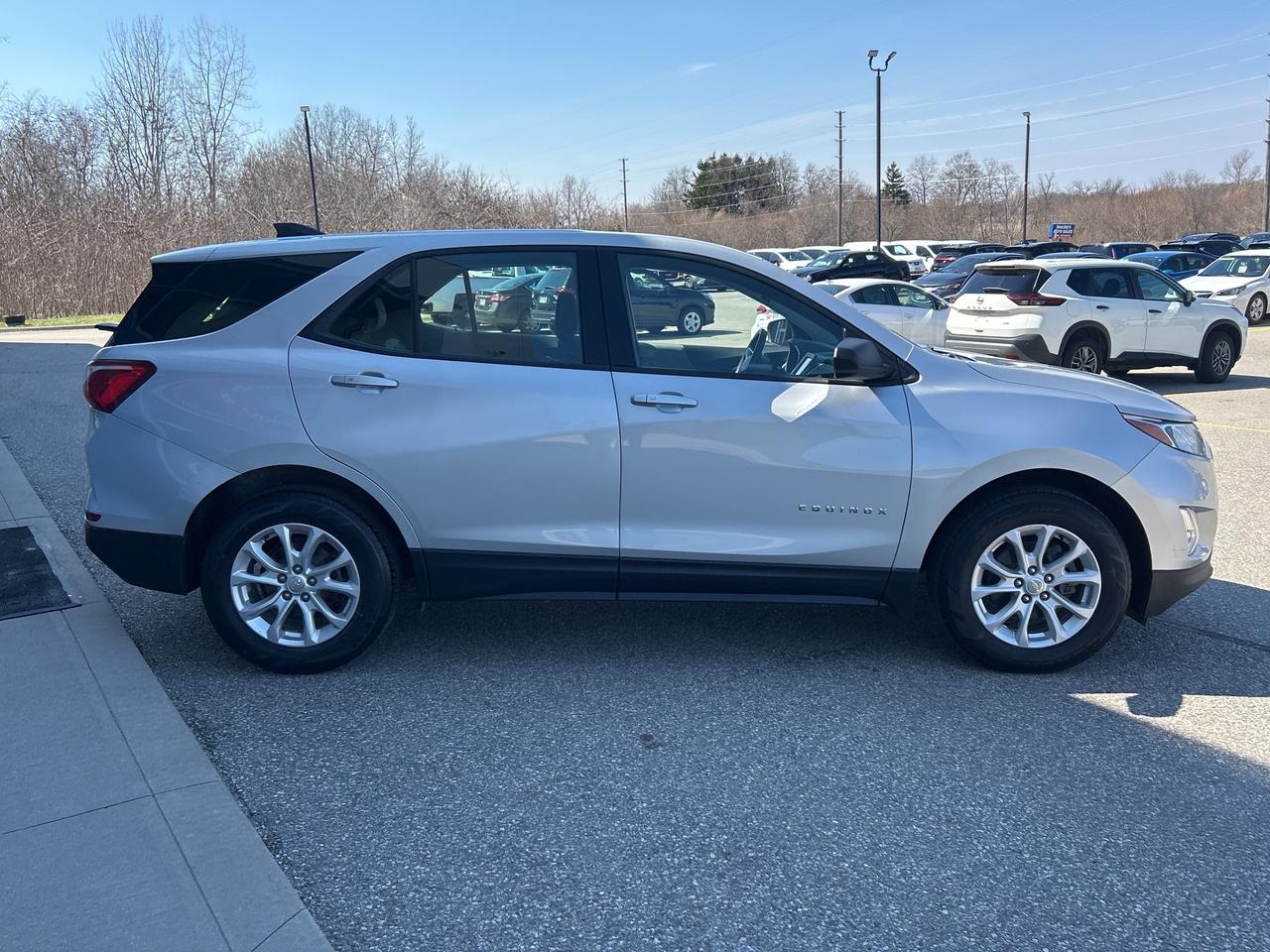 2019 Chevrolet Equinox LS Photo2