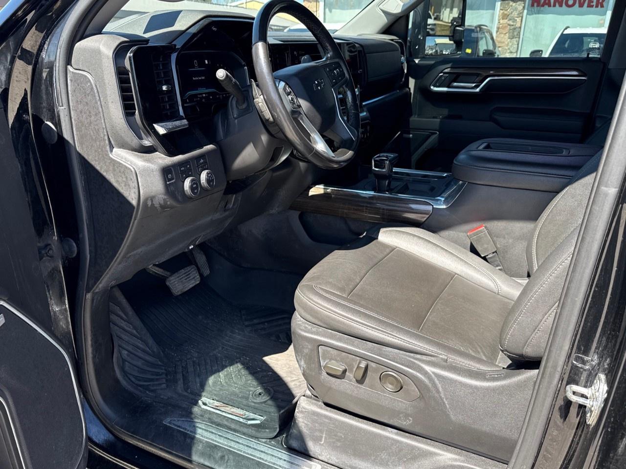 2022 Chevrolet Silverado 1500 Crew Cab Standard Box 4-Wheel Drive LT Trail Boss Photo