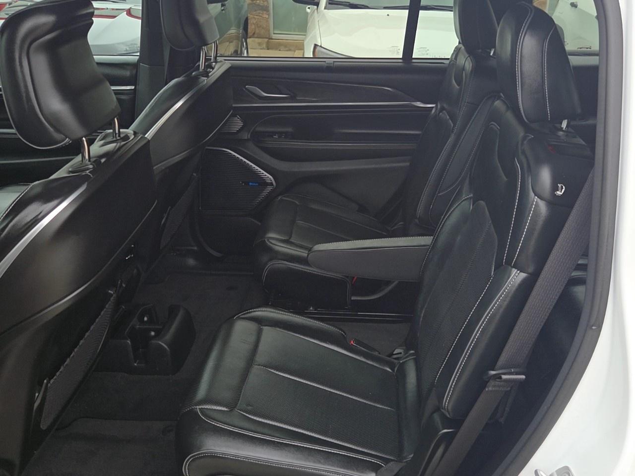 2022 Jeep Grand Cherokee L Overland 4x4 Photo