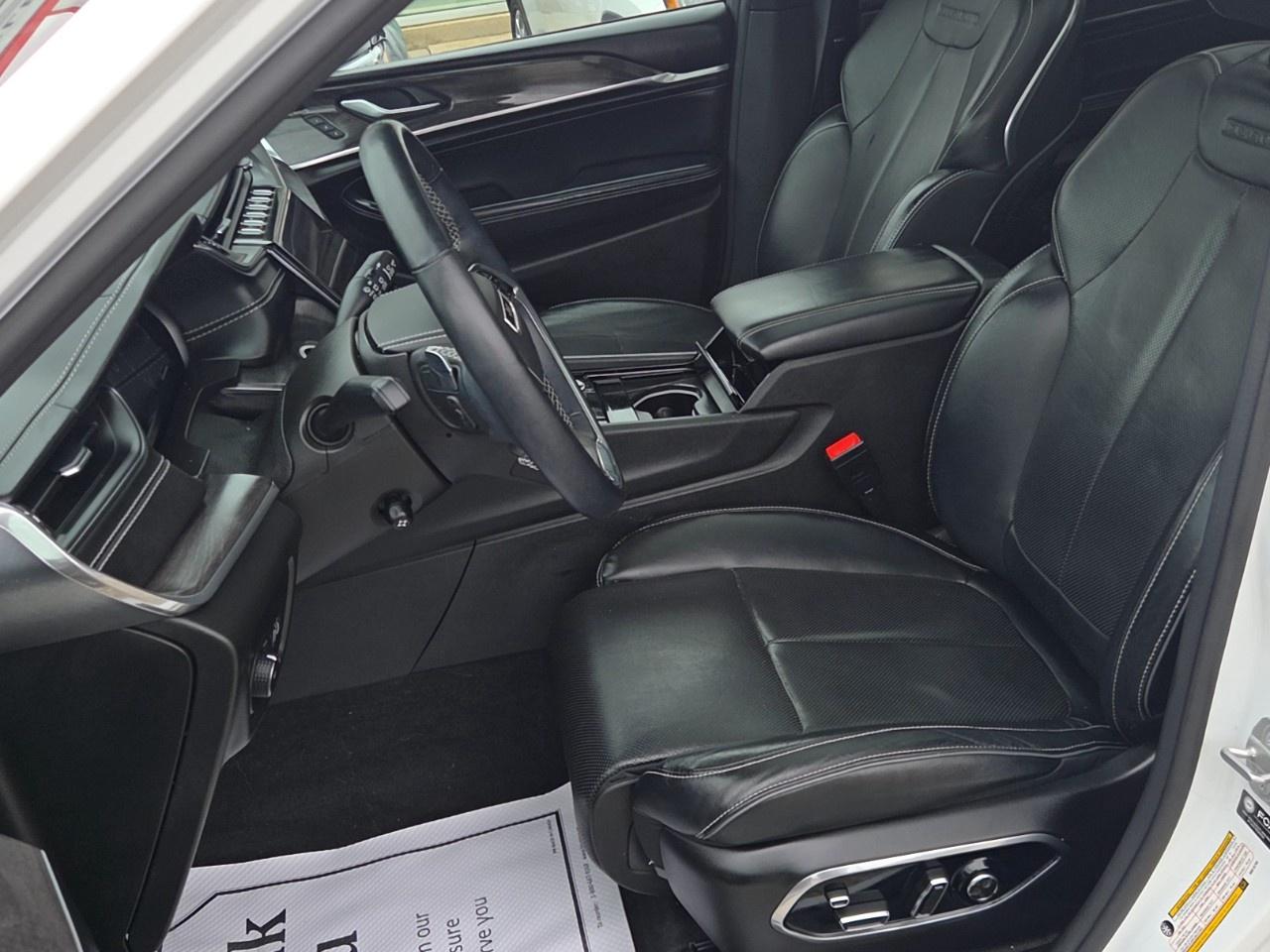 2022 Jeep Grand Cherokee L Overland 4x4 Photo