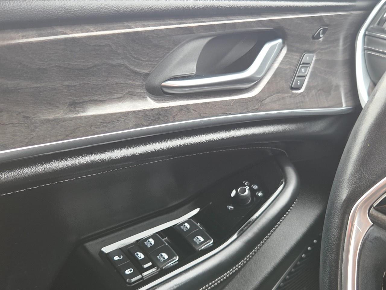 2022 Jeep Grand Cherokee L Overland 4x4 Photo