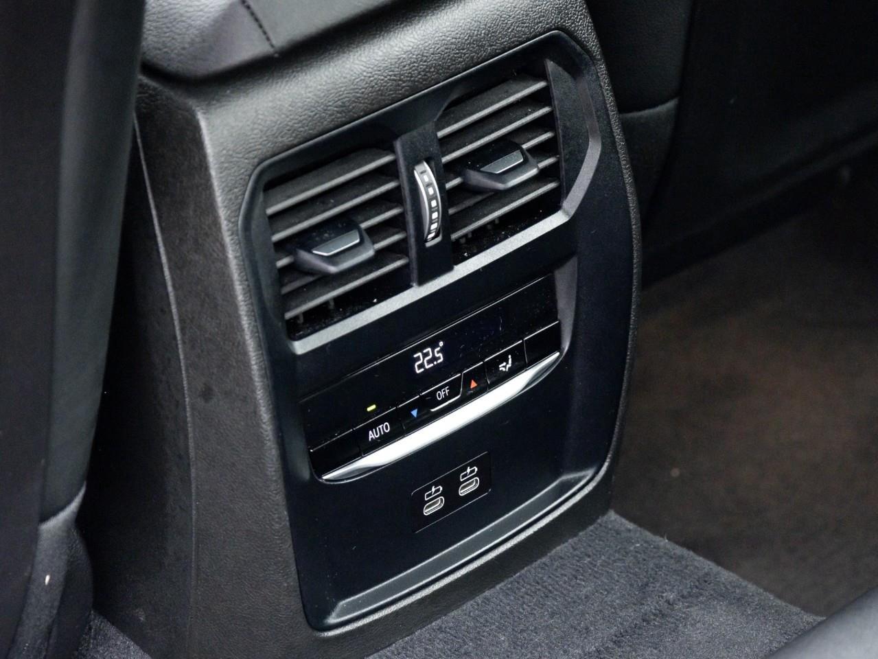2024 BMW 330 i xDrive 4dr All-Wheel Drive Sedan Photo