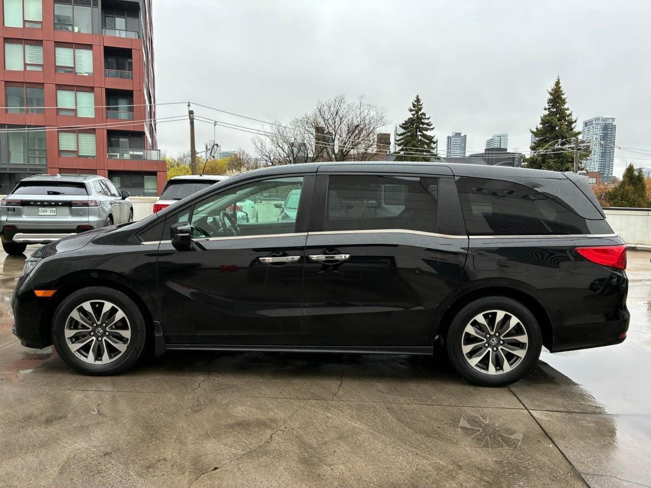 2022 Honda Odyssey EX-L RES Passenger Van Photo