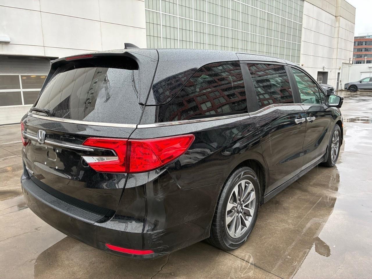 2022 Honda Odyssey EX-L RES Passenger Van Photo