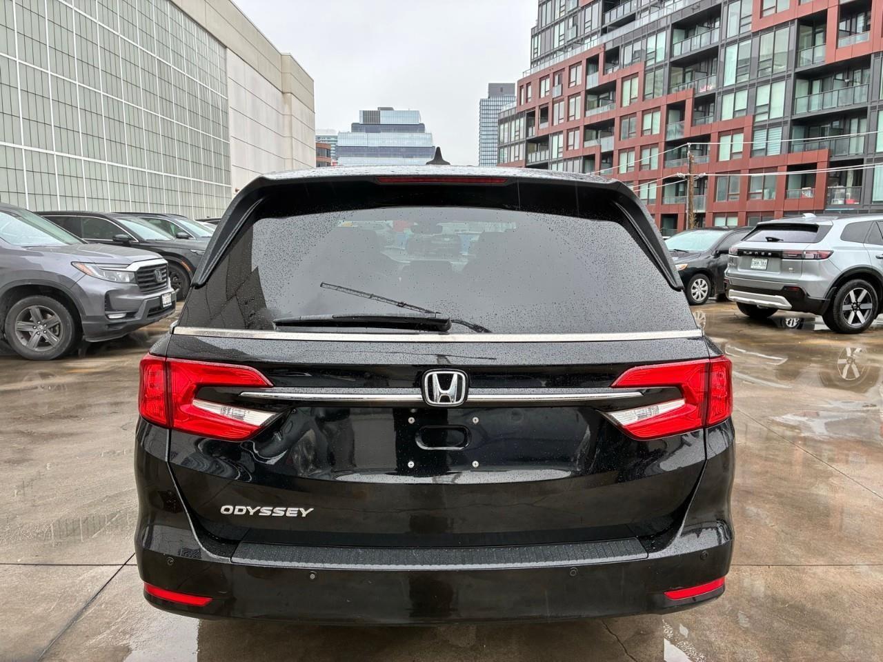 2022 Honda Odyssey EX-L RES Passenger Van Photo3