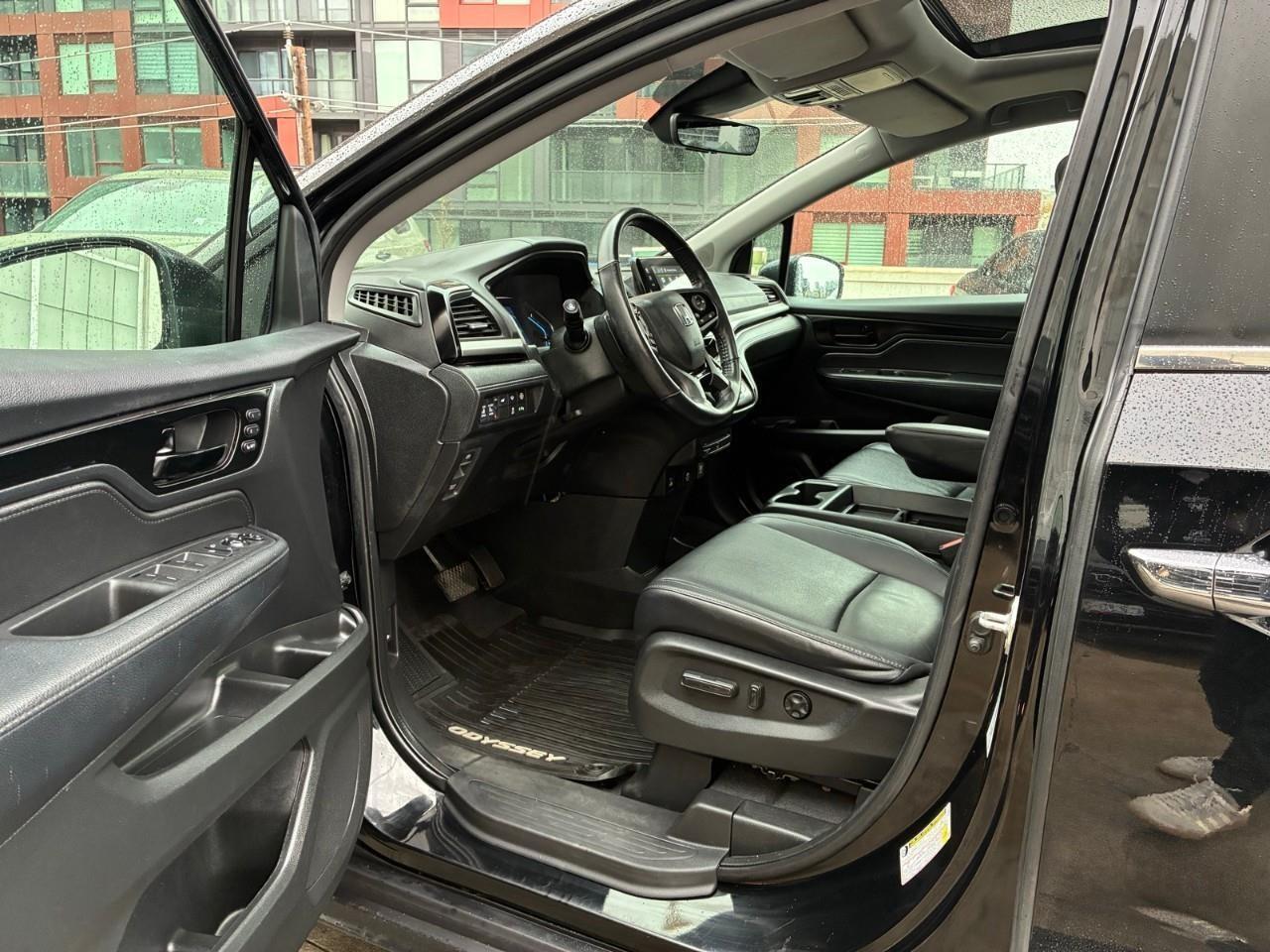 2022 Honda Odyssey EX-L RES Passenger Van Photo