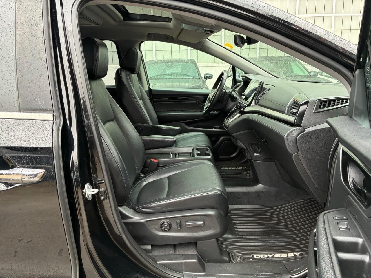 2022 Honda Odyssey EX-L RES Passenger Van Photo