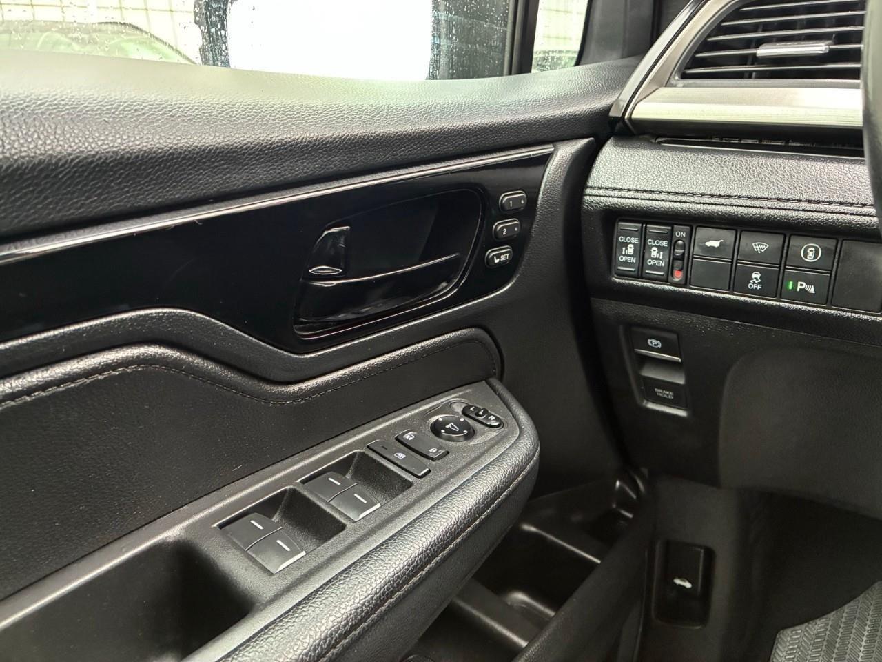 2022 Honda Odyssey EX-L RES Passenger Van Photo