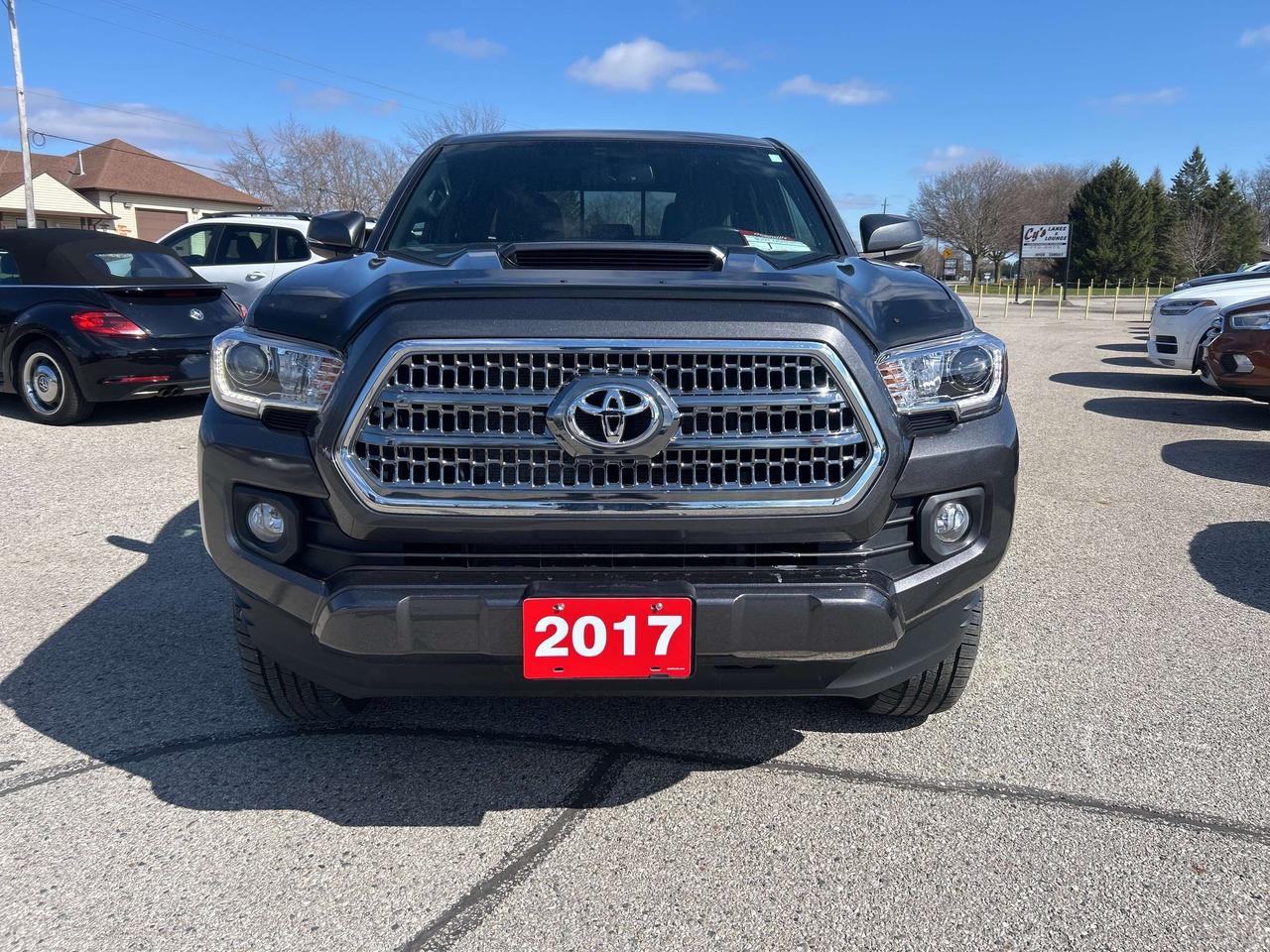 2017 Toyota Tacoma TRD SPORT, 4X4, HEATED SEATS, BACK UP CAM, NAV! Photo