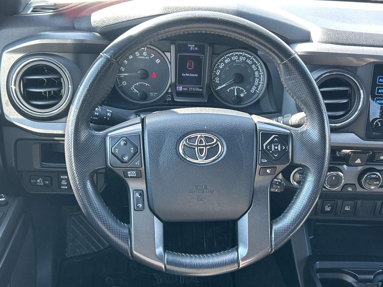2017 Toyota Tacoma TRD SPORT, 4X4, HEATED SEATS, BACK UP CAM, NAV! Photo