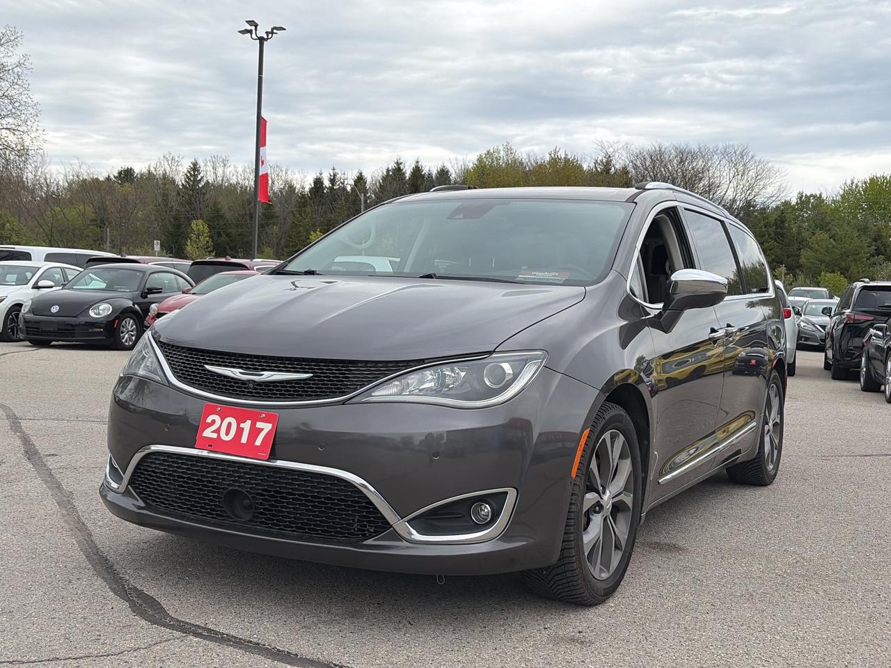 2017 Chrysler Pacifica 8 PASSENGER! LIMITED, CLEAN CARFAX, REMOTE START! Photo