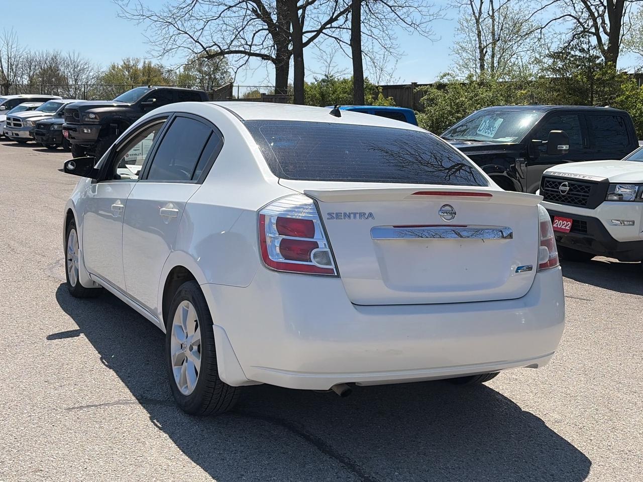 2012 Nissan Sentra LOCAL TRADE, AUTOMATIC, CLEAN CARFAX! Photo3