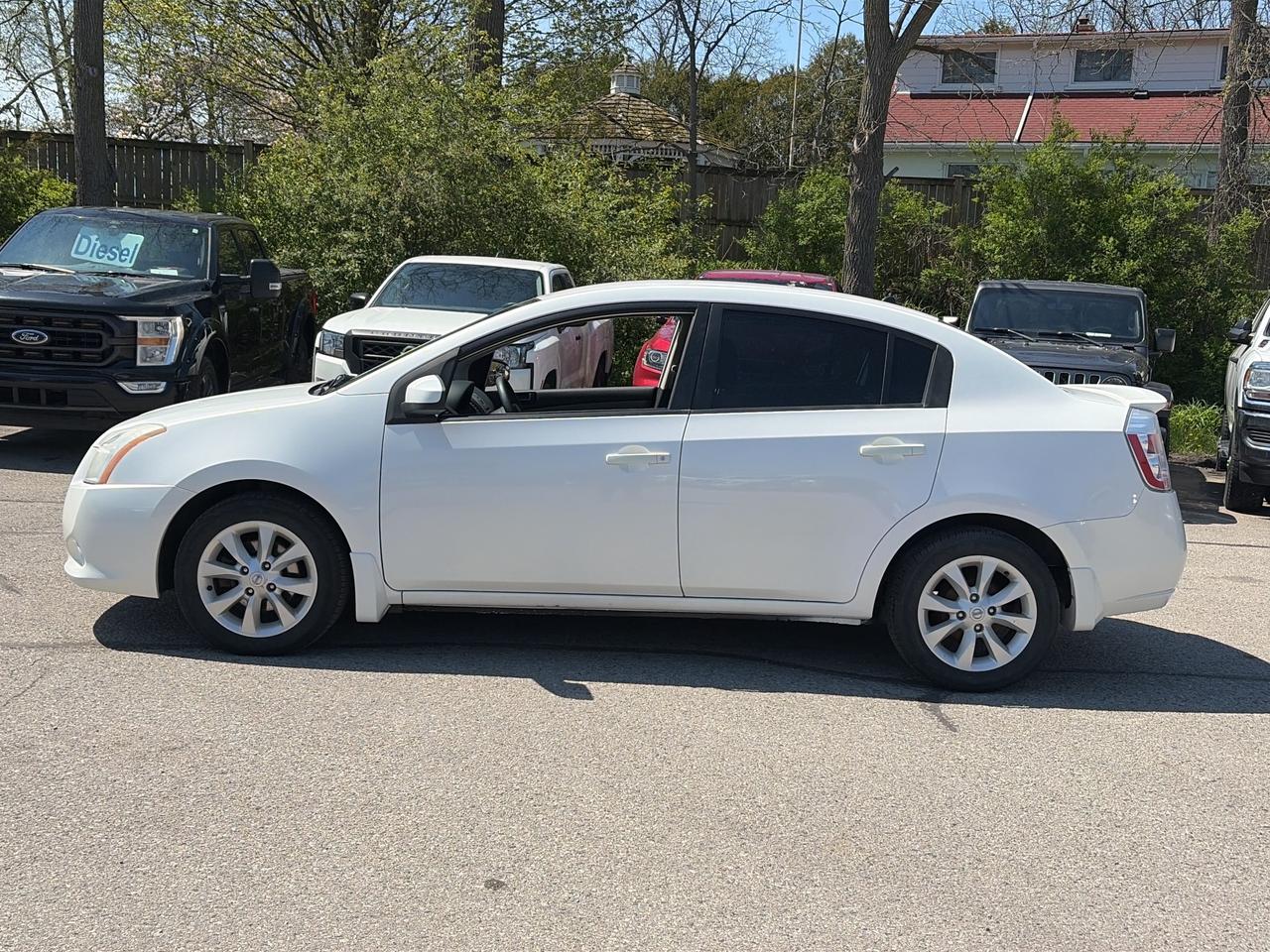 2012 Nissan Sentra LOCAL TRADE, AUTOMATIC, CLEAN CARFAX! Photo2