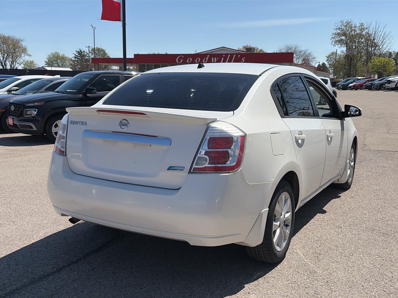 2012 Nissan Sentra LOCAL TRADE, AUTOMATIC, CLEAN CARFAX! Photo
