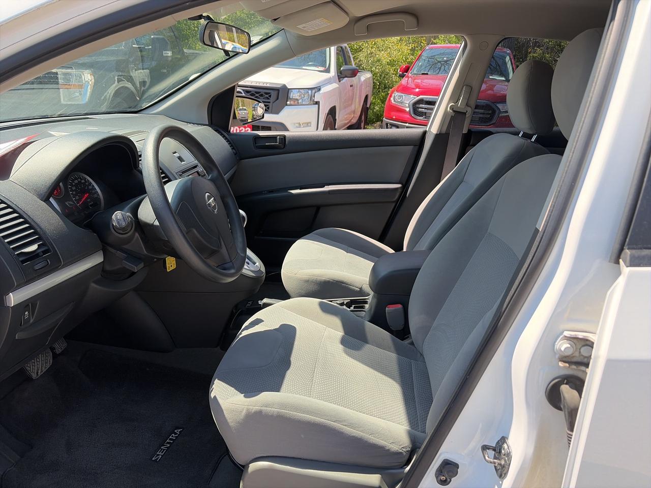2012 Nissan Sentra LOCAL TRADE, AUTOMATIC, CLEAN CARFAX! Photo