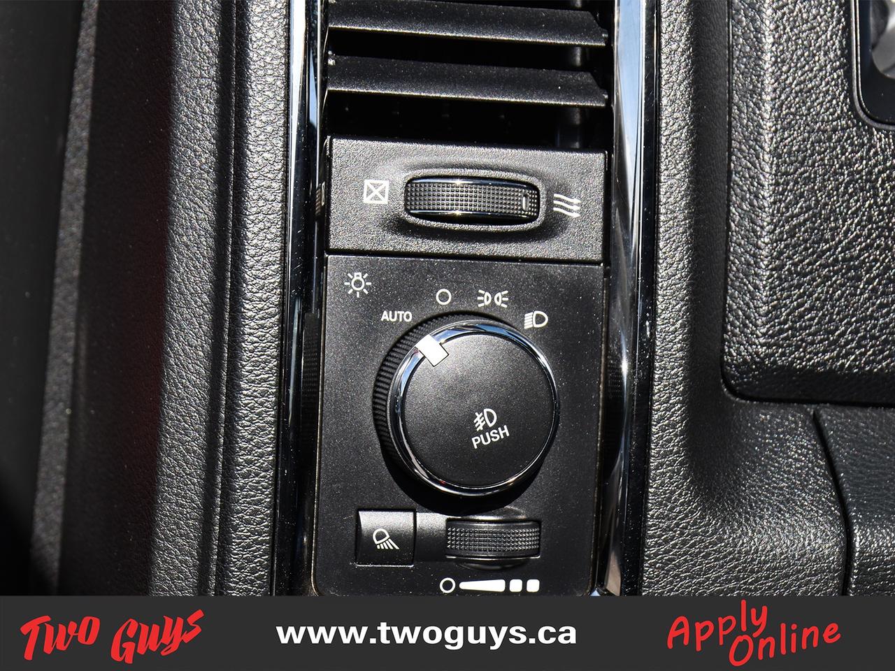 2016 RAM 1500 4WD Crew Cab 140.5  Sport Back Up Camera Photo