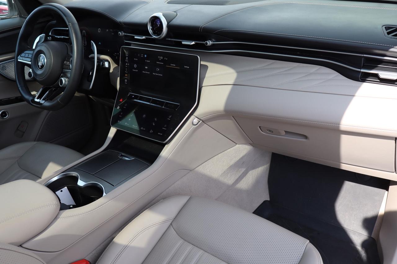 2023 Maserati Grecale GT   No Accident   Clean Carfax   One Owner   Beig Photo