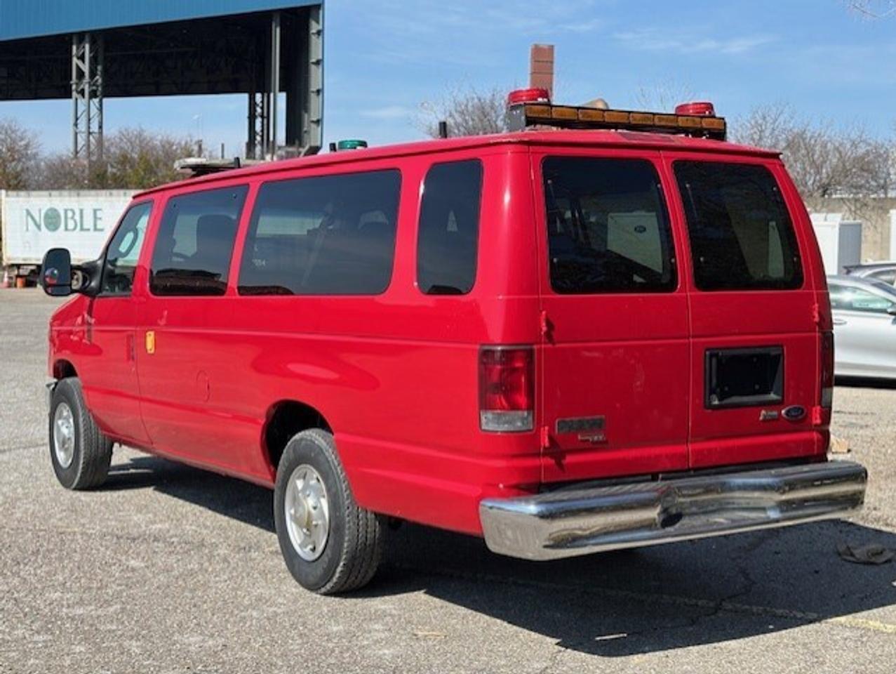 2011 Ford Econoline E-350 **5 PASSENGER--EXTENDEDDD-FIRE CHIEF** Photo