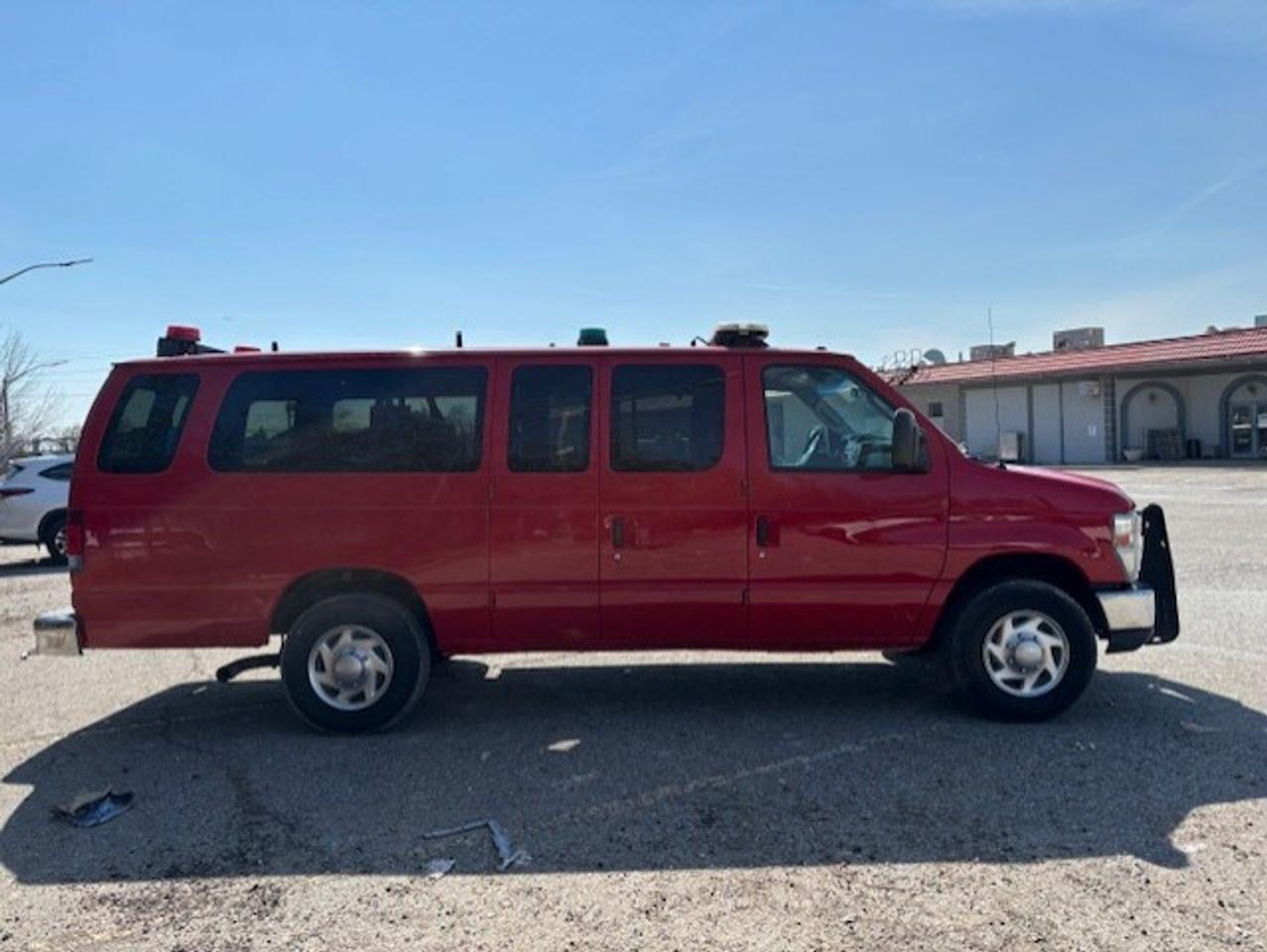 2011 Ford Econoline E-350 **5 PASSENGER--EXTENDEDDD-FIRE CHIEF** Photo