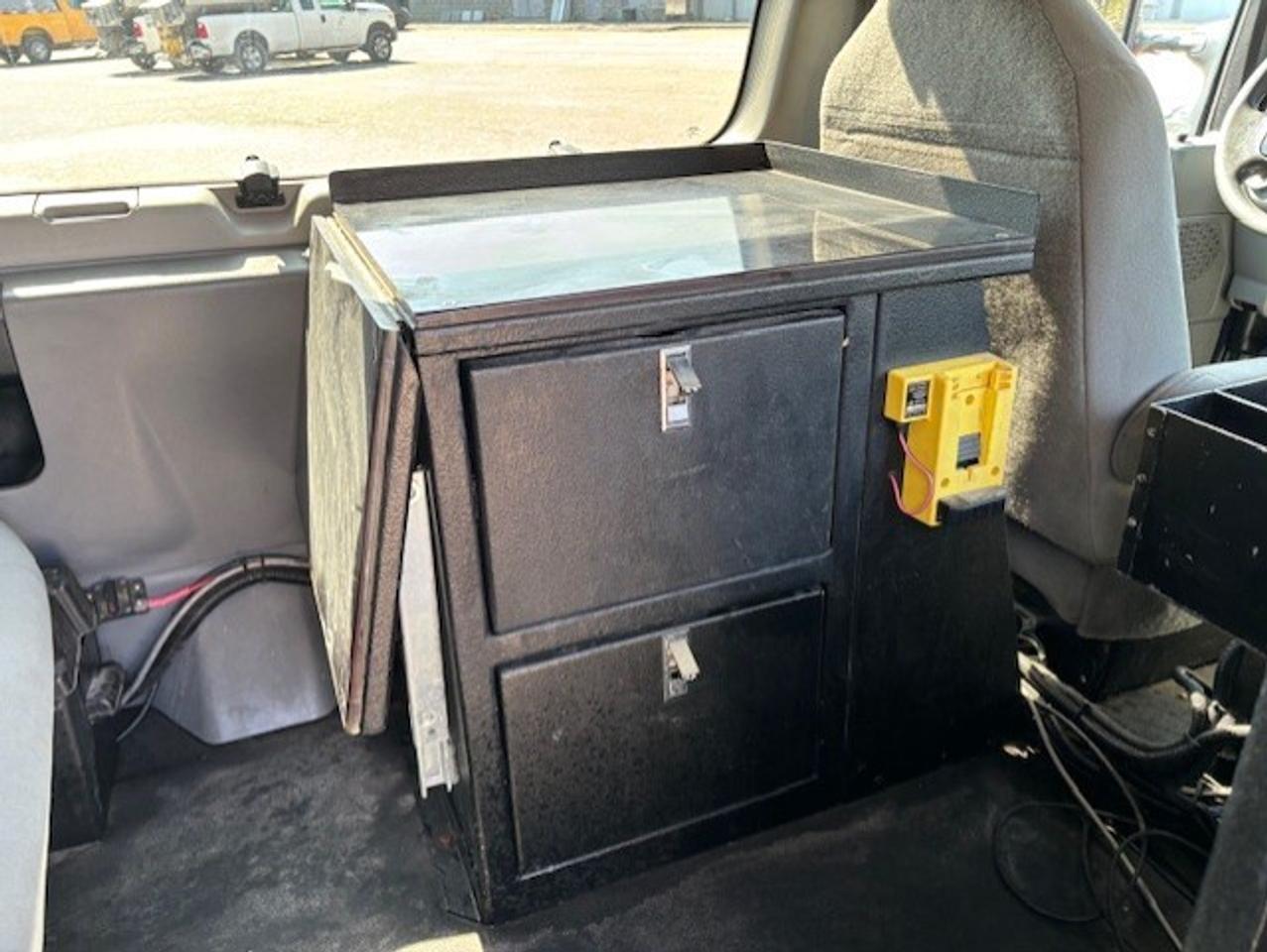 2011 Ford Econoline E-350 **5 PASSENGER--EXTENDEDDD-FIRE CHIEF** Photo