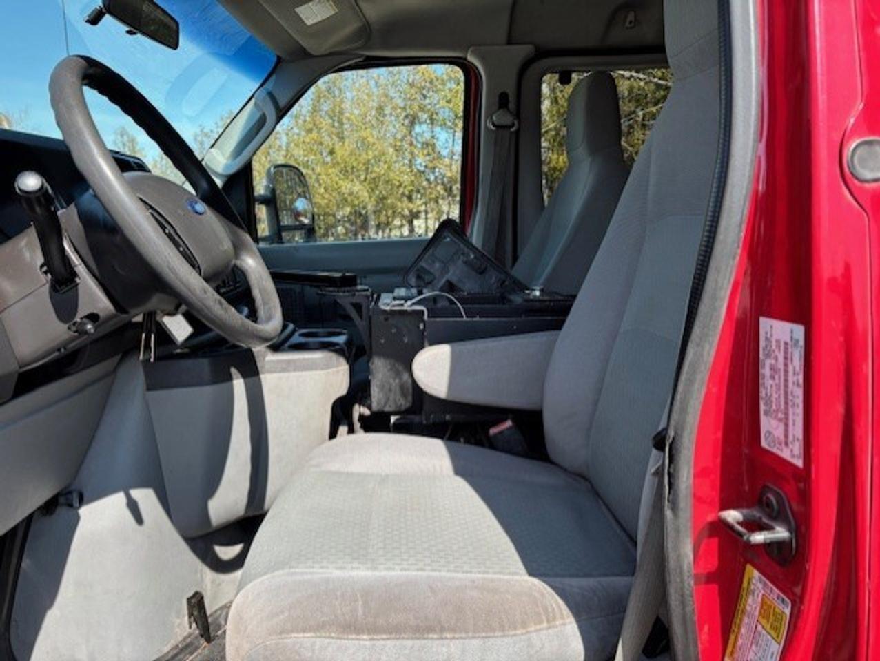 2011 Ford Econoline E-350 **5 PASSENGER--EXTENDEDDD-FIRE CHIEF** Photo