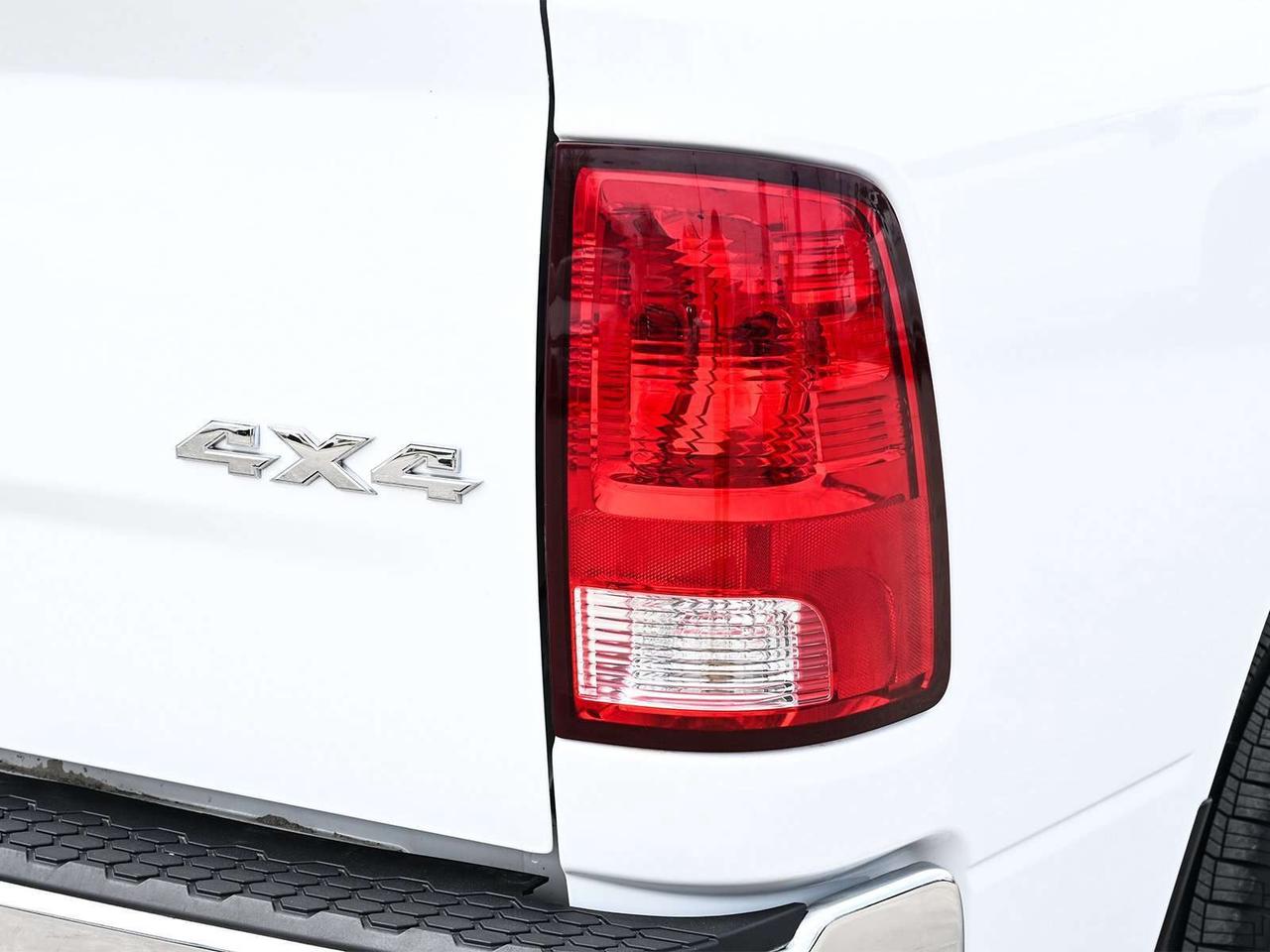 2022 RAM 1500 Classic SLT Crew Cab 4x4 ~Bluetooth ~Cam ~Heated Mirrors Photo
