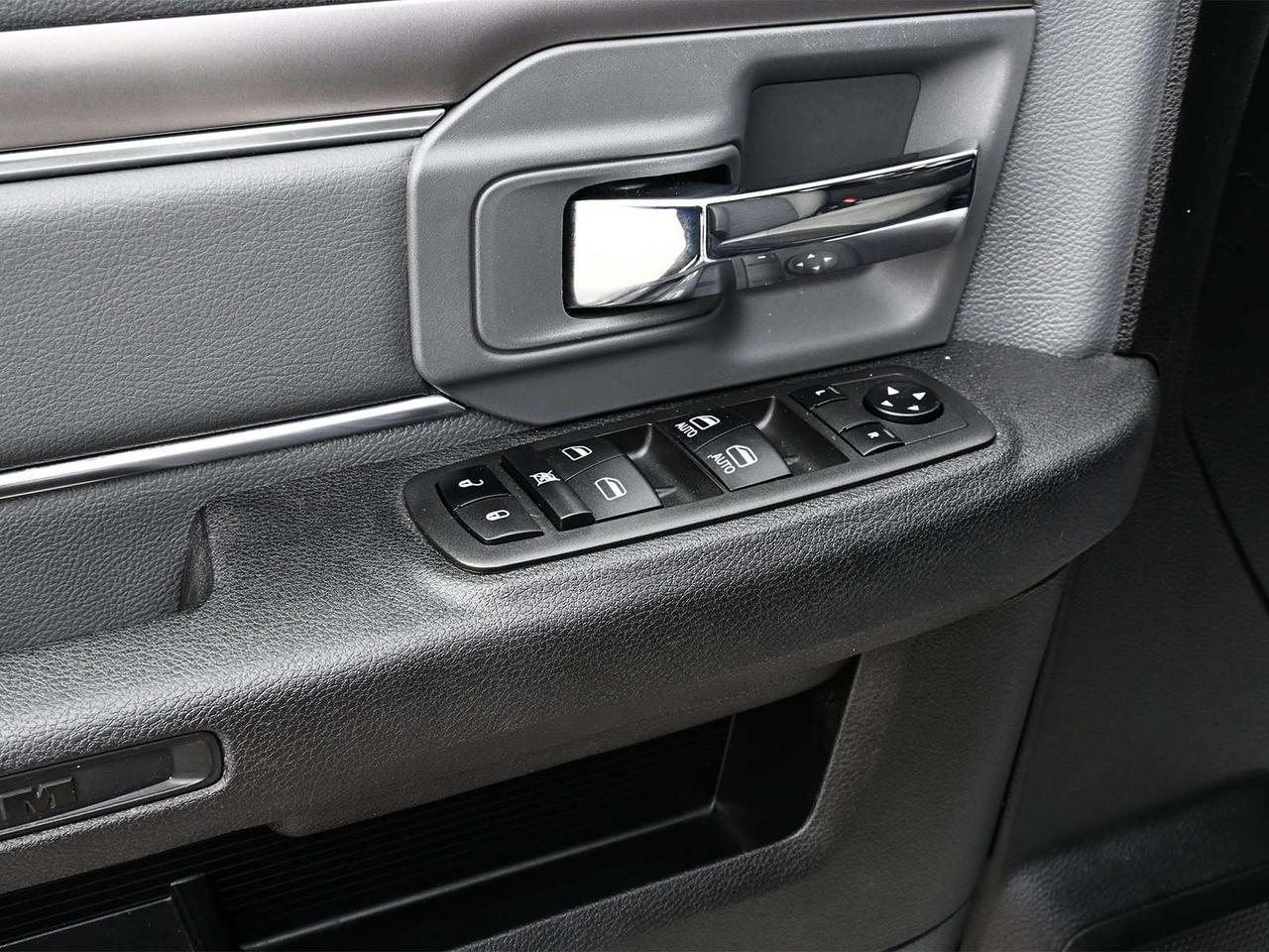 2022 RAM 1500 Classic SLT Crew Cab 4x4 ~Bluetooth ~Cam ~Heated Mirrors Photo