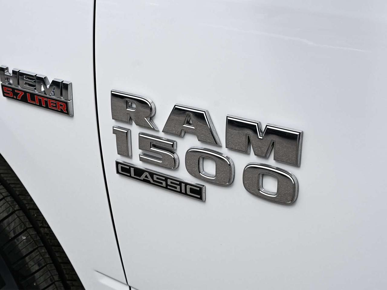 2022 RAM 1500 Classic SLT Crew Cab 4x4 ~Bluetooth ~Cam ~Heated Mirrors Photo