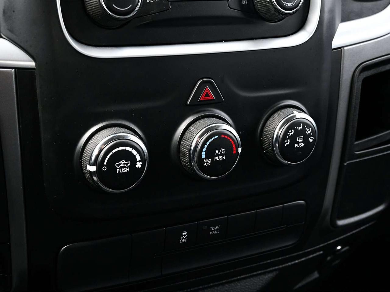 2022 RAM 1500 Classic SLT Crew Cab 4x4 ~Bluetooth ~Cam ~Heated Mirrors Photo