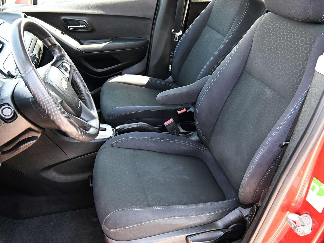 2015 Chevrolet Trax LS ~Power Locks + Windows ~A/C ~Clean CarFax ! Photo