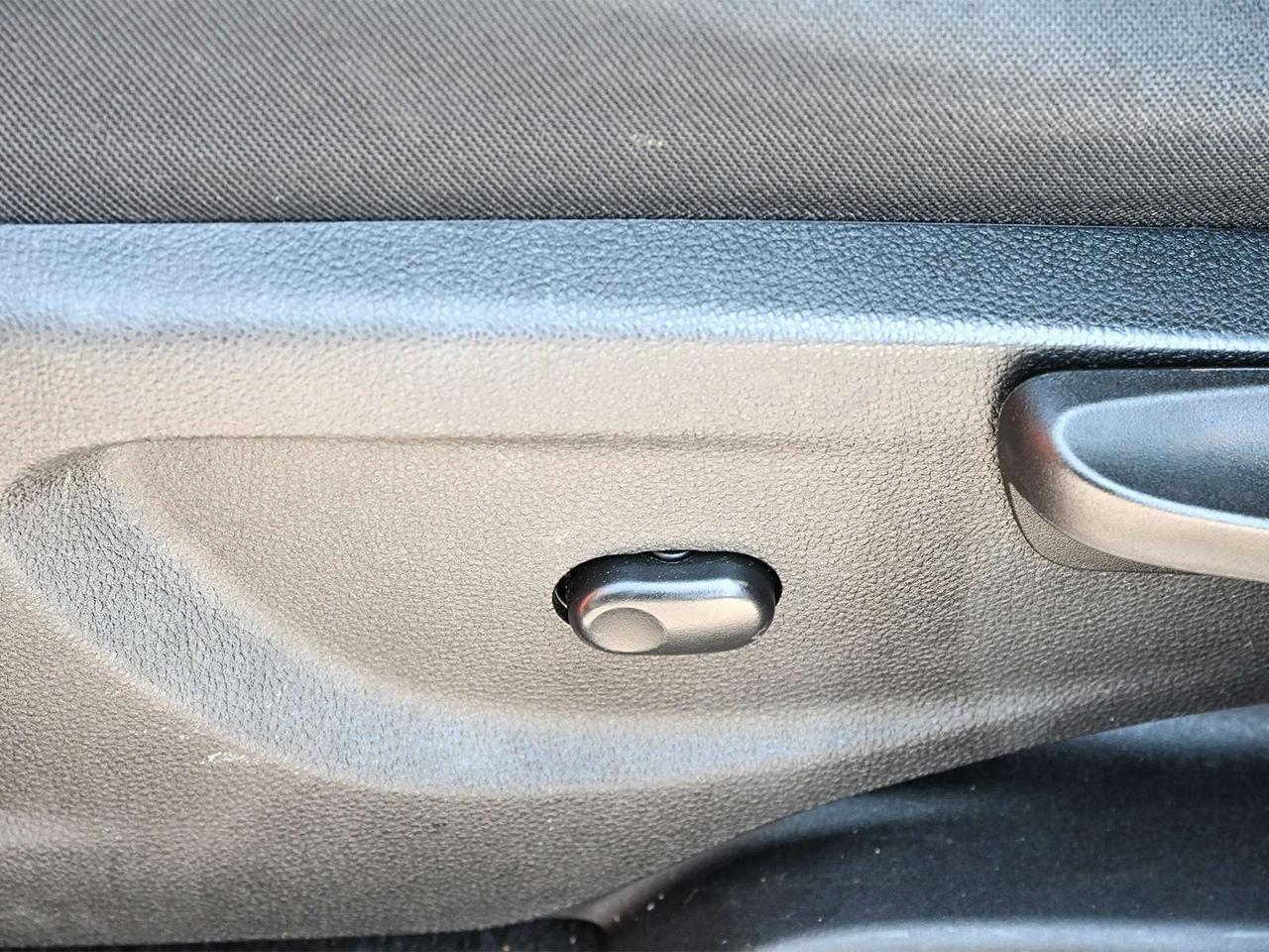 2015 Chevrolet Trax LS ~Power Locks + Windows ~A/C ~Clean CarFax ! Photo