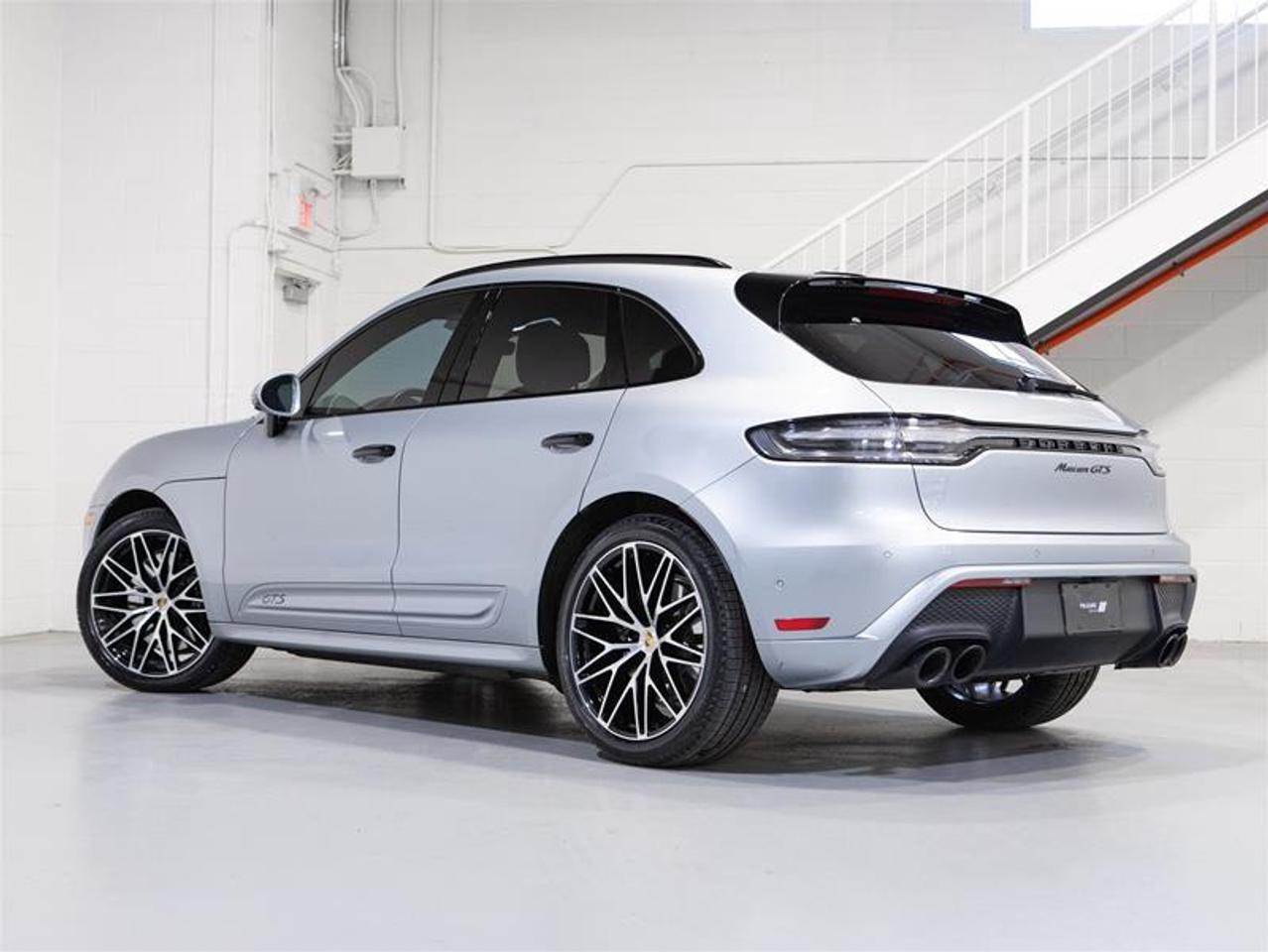 2023 Porsche Macan GTS Photo2