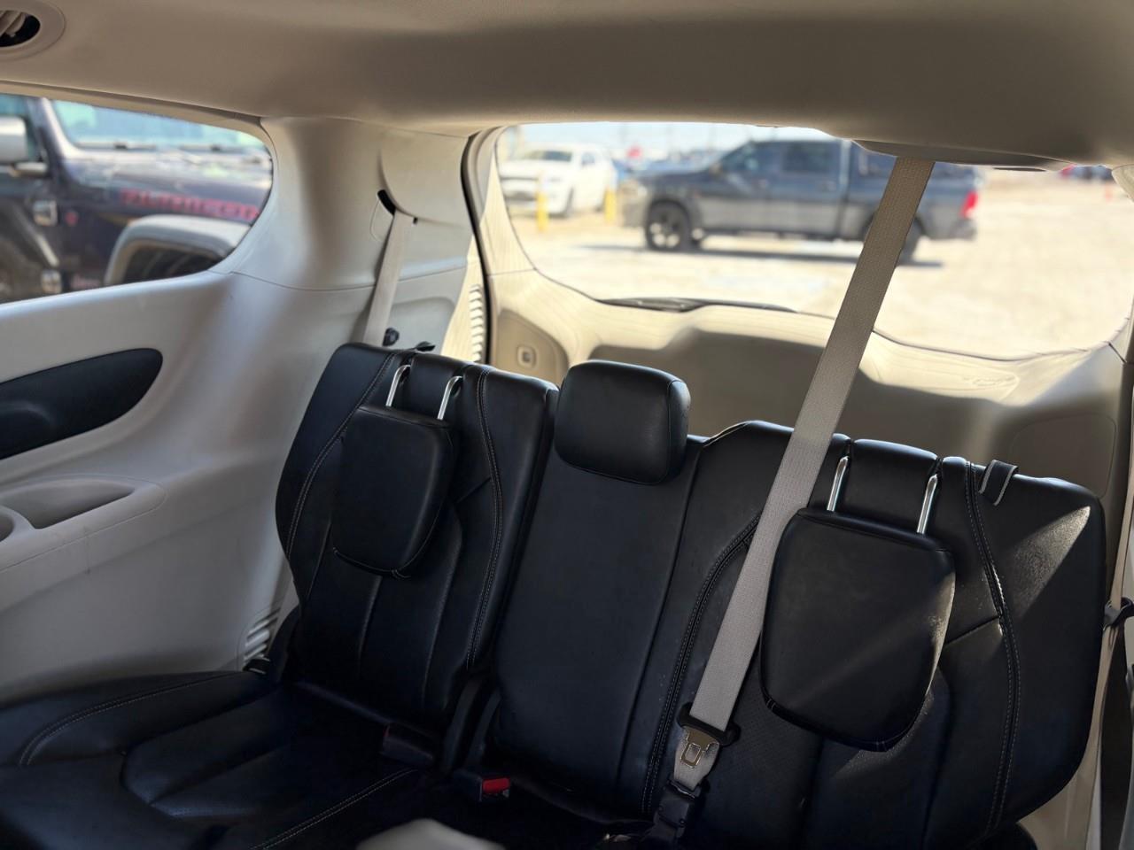 2023 Chrysler Pacifica Touring-L Front-Wheel Drive Passenger Van Photo