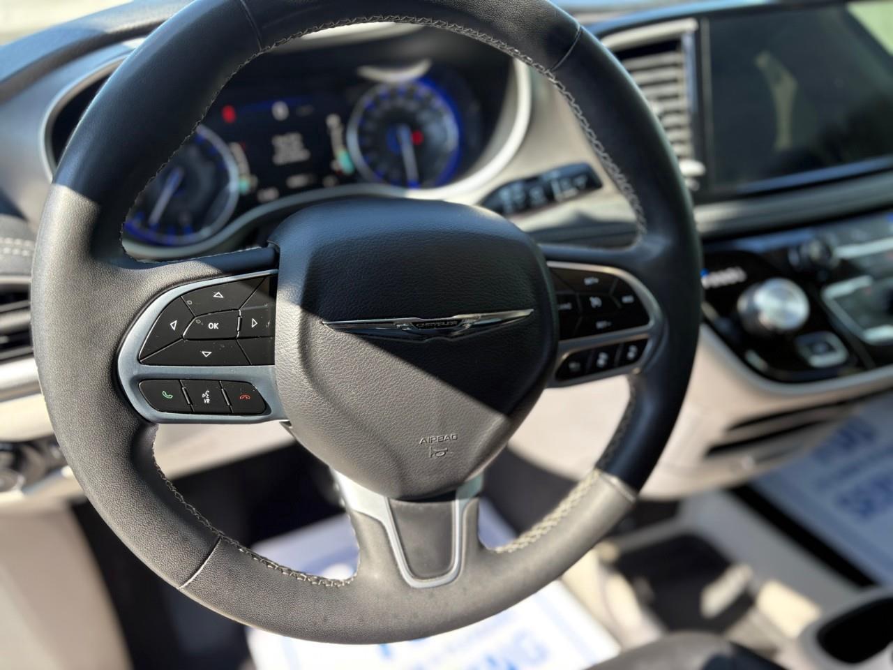 2023 Chrysler Pacifica Touring-L Front-Wheel Drive Passenger Van Photo