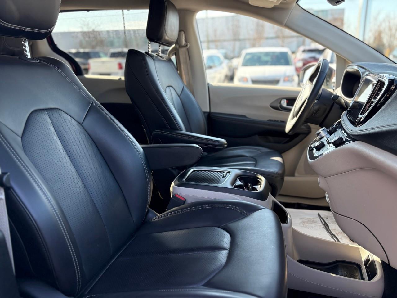 2023 Chrysler Pacifica Touring-L All-Wheel Drive Passenger Van Photo4
