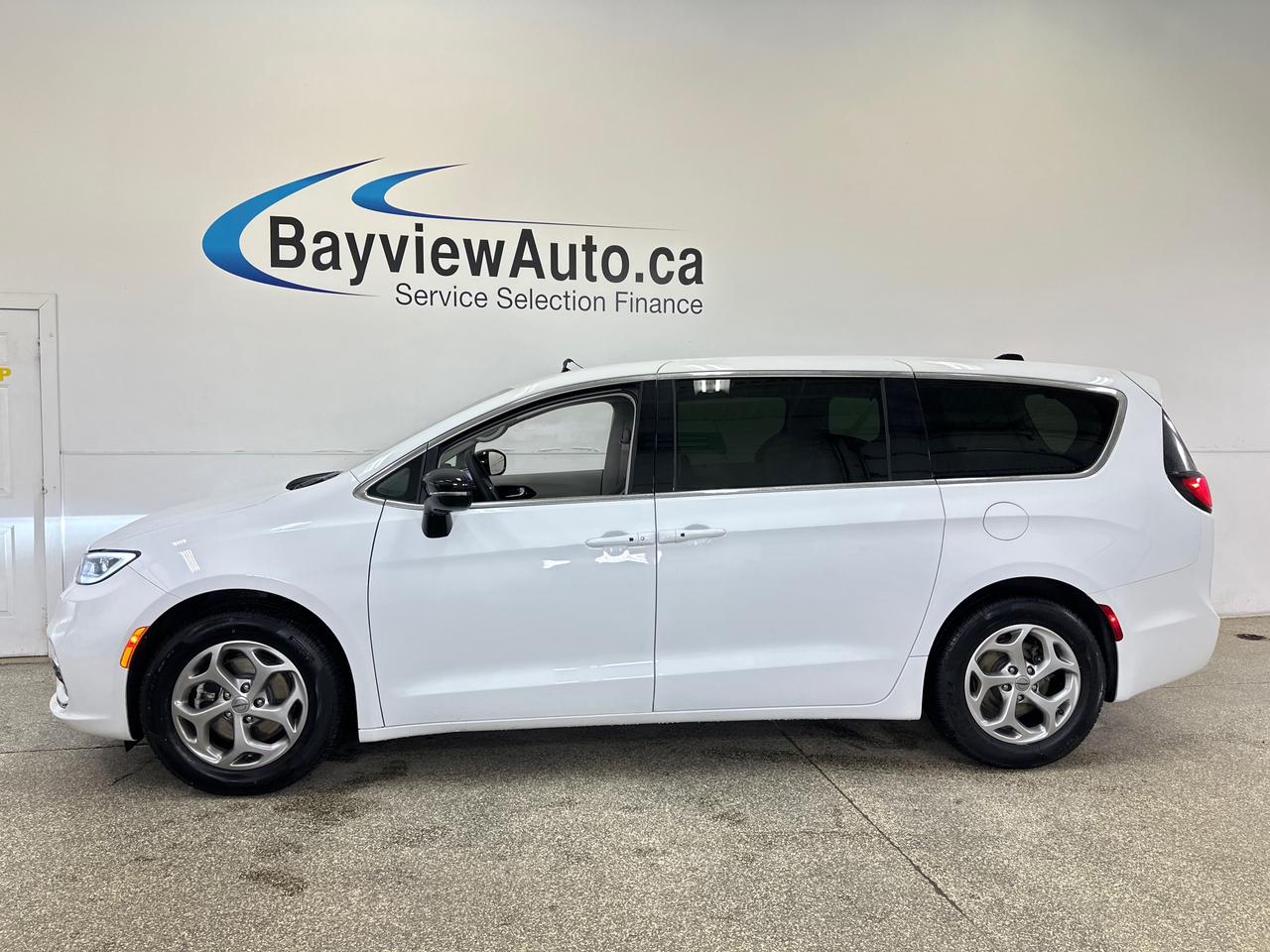2024 Chrysler Pacifica Limited Front-Wheel Drive Passenger Van Photo