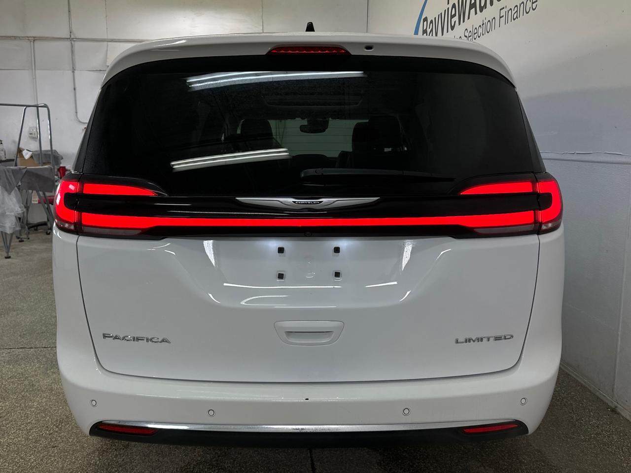 2024 Chrysler Pacifica Limited Front-Wheel Drive Passenger Van Photo