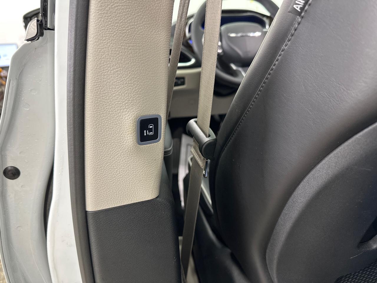 2024 Chrysler Pacifica Limited Front-Wheel Drive Passenger Van Photo