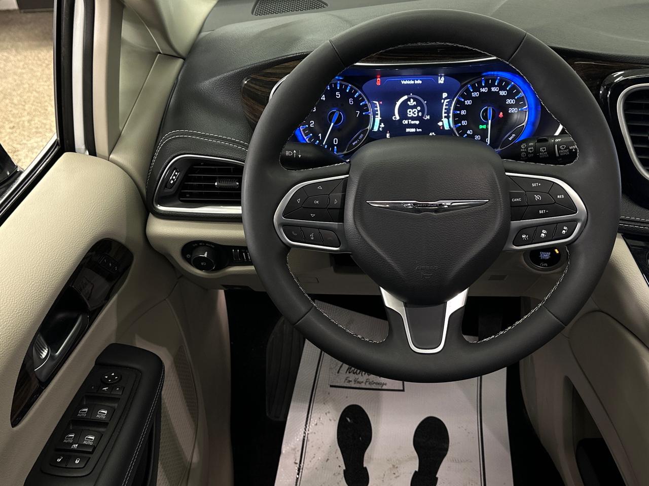 2024 Chrysler Pacifica Limited Front-Wheel Drive Passenger Van Photo