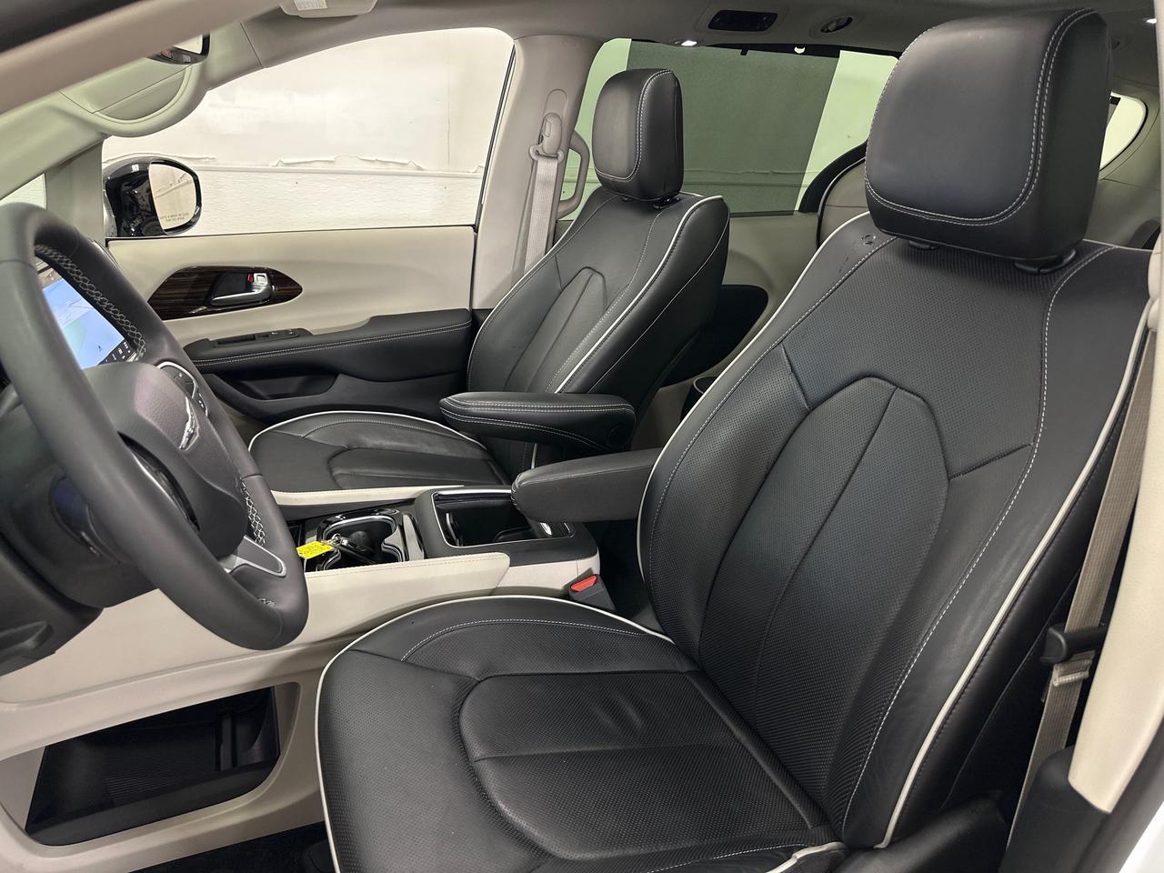 2024 Chrysler Pacifica Limited Front-Wheel Drive Passenger Van Photo