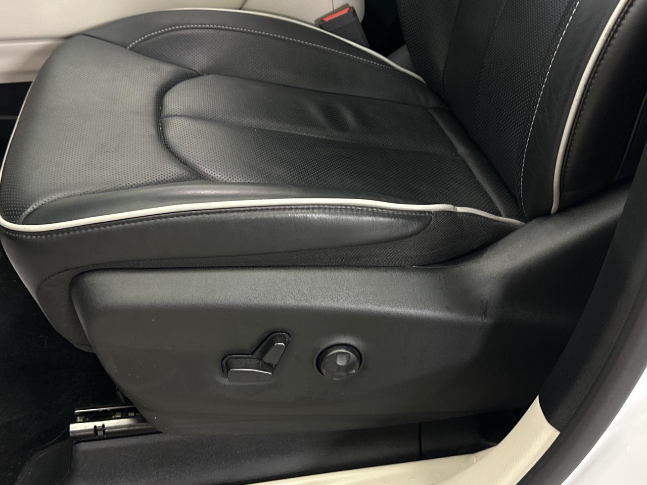 2024 Chrysler Pacifica Limited Front-Wheel Drive Passenger Van Photo