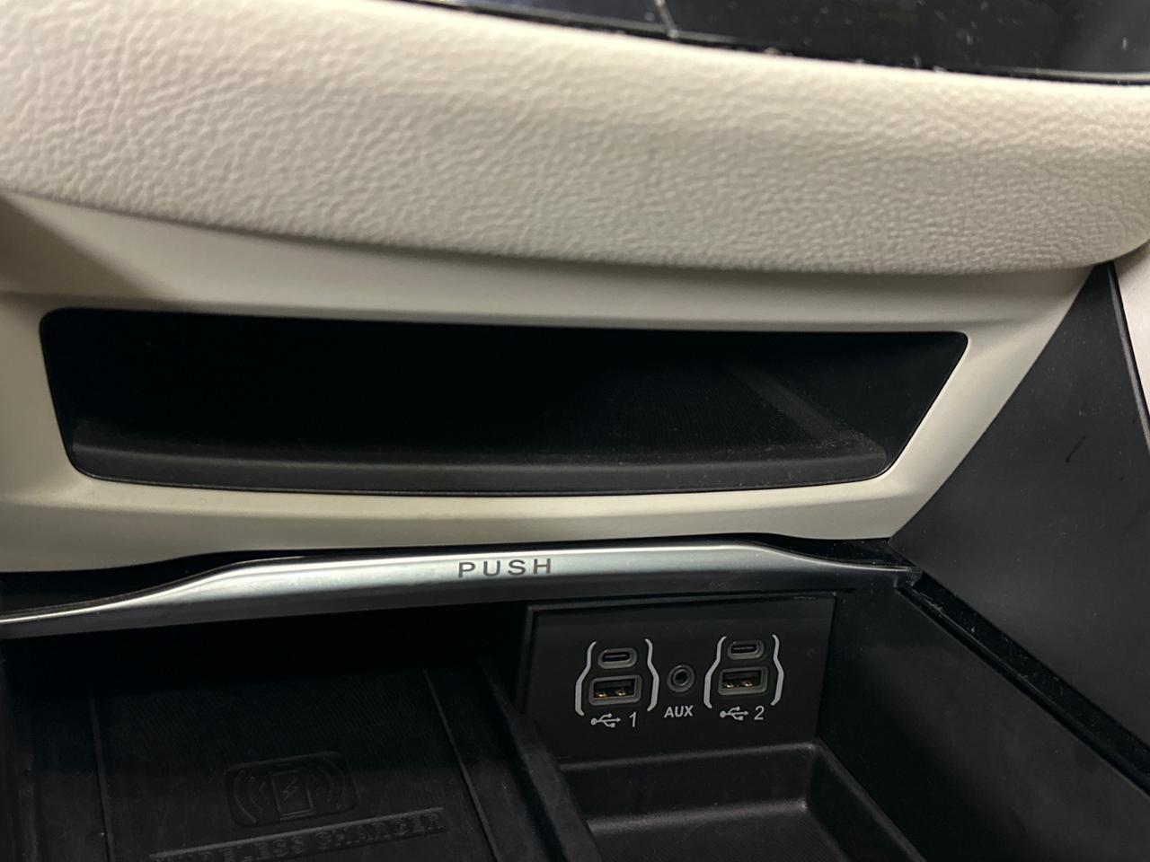 2024 Chrysler Pacifica Limited Front-Wheel Drive Passenger Van Photo