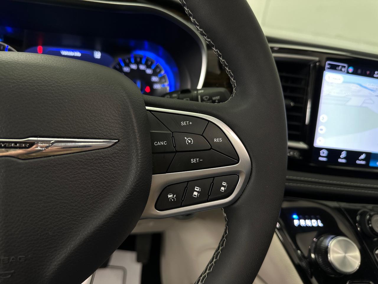 2024 Chrysler Pacifica Limited Front-Wheel Drive Passenger Van Photo