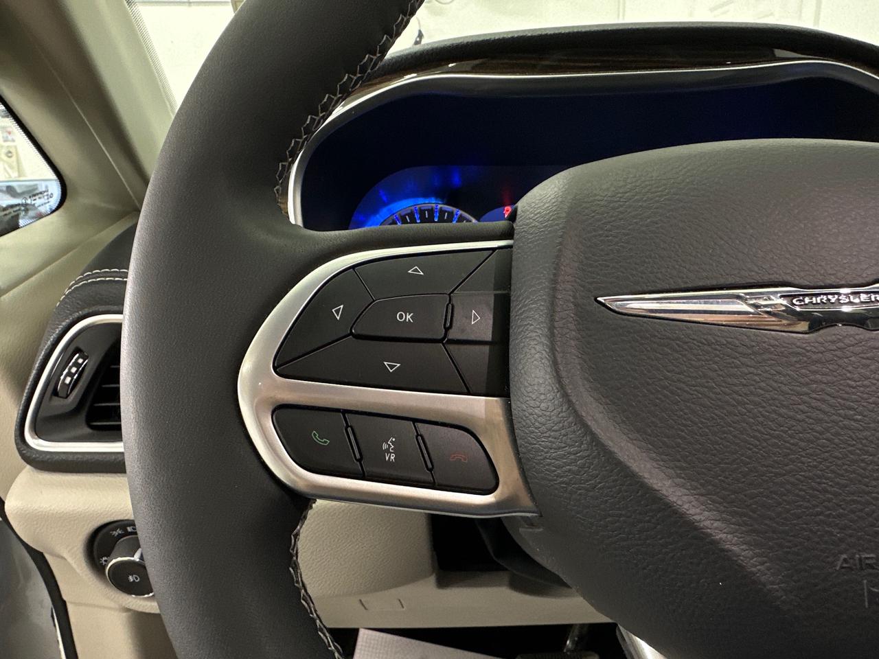 2024 Chrysler Pacifica Limited Front-Wheel Drive Passenger Van Photo