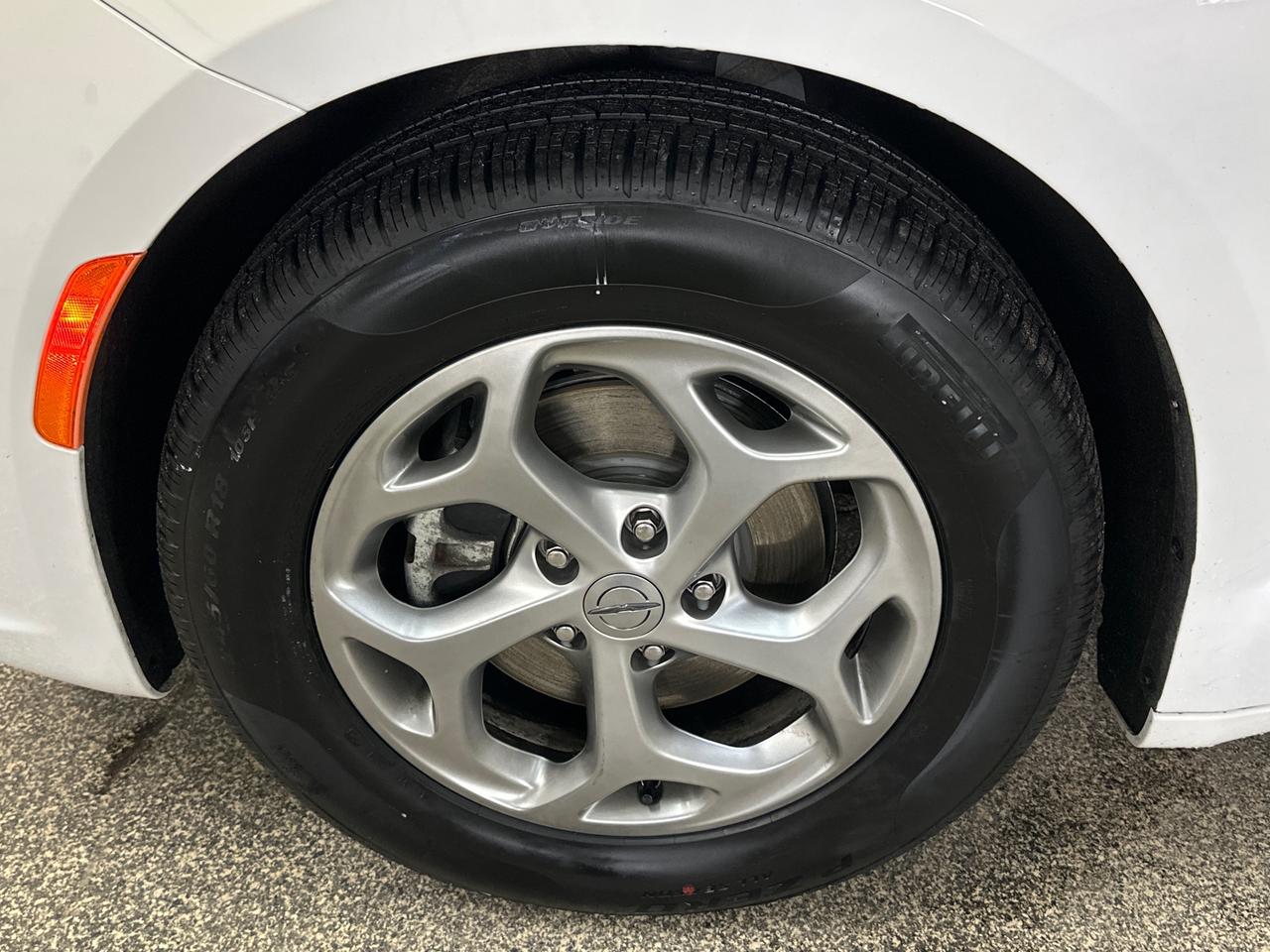 2024 Chrysler Pacifica Limited Front-Wheel Drive Passenger Van Photo