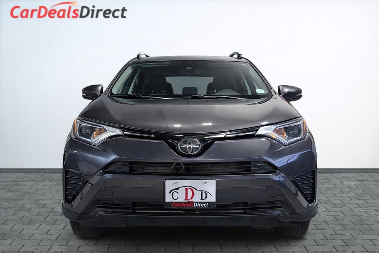 2017 Toyota RAV4 LE AWD/Back Up Cam/ Bloetooth/Heated Seats./ Photo